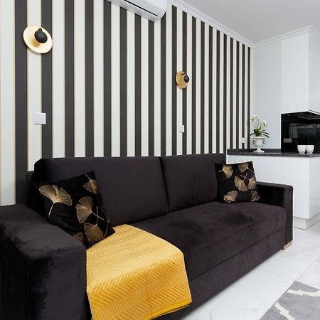 Mennica Residence - City Center Apartments By Noclegi Renters Varşovia Exterior foto