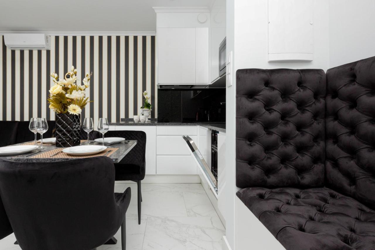 Mennica Residence - City Center Apartments By Noclegi Renters Varşovia Exterior foto