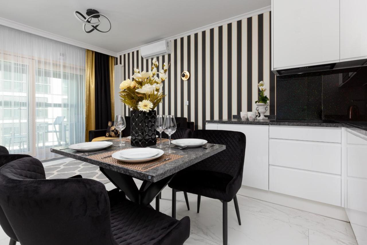 Mennica Residence - City Center Apartments By Noclegi Renters Varşovia Exterior foto